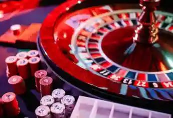 innwe8 ကတ်ဂိမ်းများ Baccarat Poker